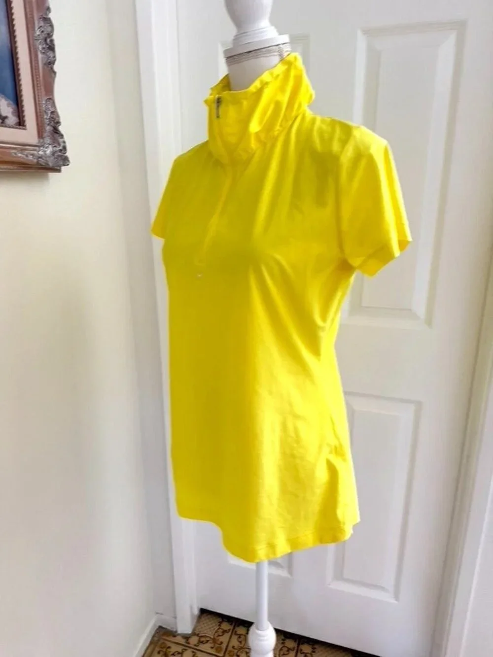 Nike Golf Dri Fit Bright Yellow Half Zip Short Sleeve Ruched Neckline Sz Medium